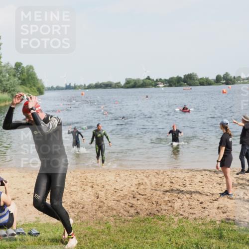21.06.2025 - 27. Vierlanden-Triathlon MichiJ http://msf.ph/oto/8001139 15.06.2026 10:04:13 Schwimmen 411, 416, 453, 464 meine-sportfotos.de