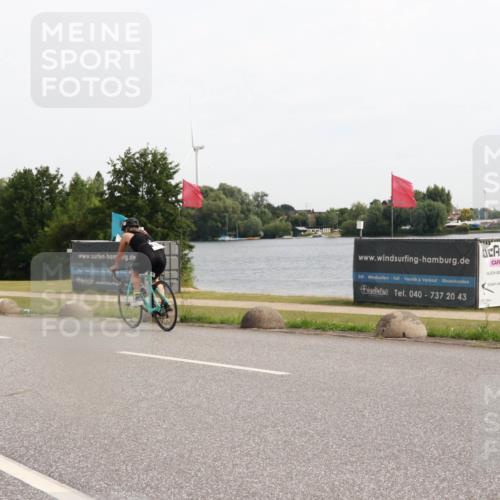 15.06.2025 - 27. Vierlanden-Triathlon H.Heesch http://msf.ph/oto/8001143 15.06.2025 10:28:06 Radfahren 94, 217, 485, 550 meine-sportfotos.de