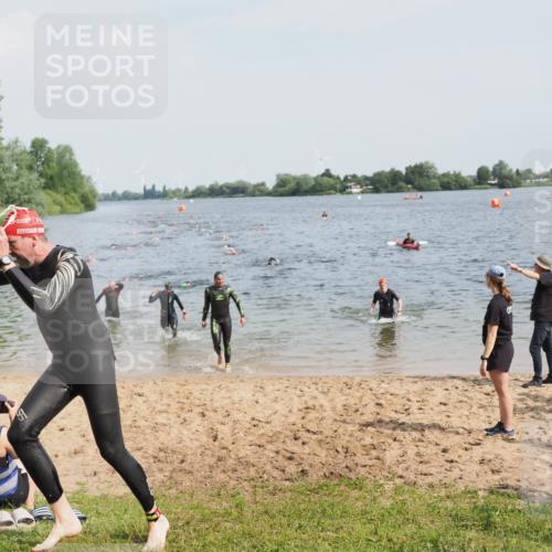 21.06.2025 - 27. Vierlanden-Triathlon MichiJ http://msf.ph/oto/8001153 15.06.2026 10:04:13 Schwimmen 411, 416, 453, 464 meine-sportfotos.de