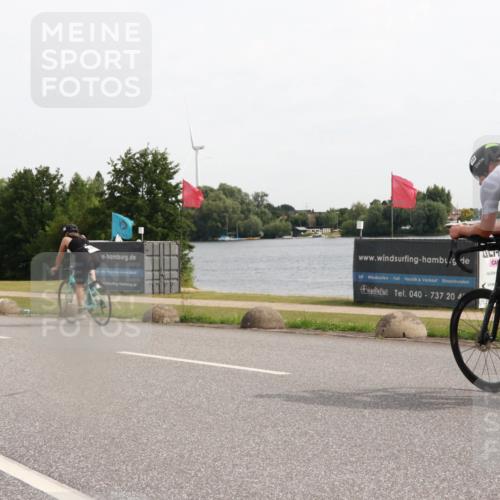 15.06.2025 - 27. Vierlanden-Triathlon H.Heesch http://msf.ph/oto/8001155 15.06.2025 10:28:06 Radfahren 94, 217, 485, 550 meine-sportfotos.de