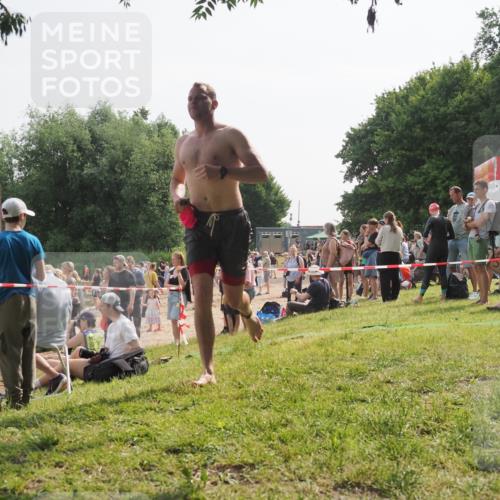 15.06.2025 - 27. Vierlanden-Triathlon KatJ http://msf.ph/oto/8001159 15.06.2025 09:57:32 Schwimmen 293, 309, 324 meine-sportfotos.de