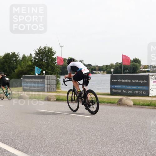 15.06.2025 - 27. Vierlanden-Triathlon H.Heesch http://msf.ph/oto/8001169 15.06.2025 10:28:06 Radfahren 94, 217, 485, 550 meine-sportfotos.de