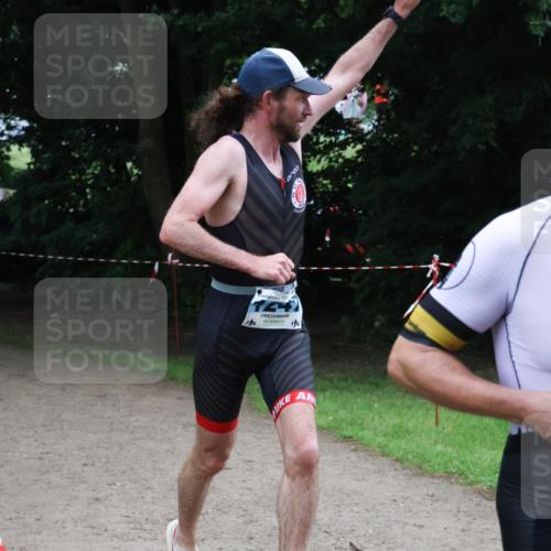21.06.2025 - 27. Vierlanden-Triathlon Lena Gebhardt http://msf.ph/oto/8001170 15.06.2025 14:04:42 Laufen  meine-sportfotos.de