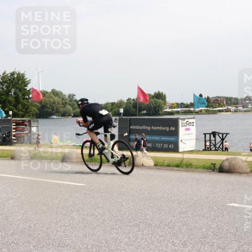 21.06.2025 - 27. Vierlanden-Triathlon H.Heesch http://msf.ph/oto/8001188 15.06.2025 11:44:02 Radfahren 820, 837 meine-sportfotos.de