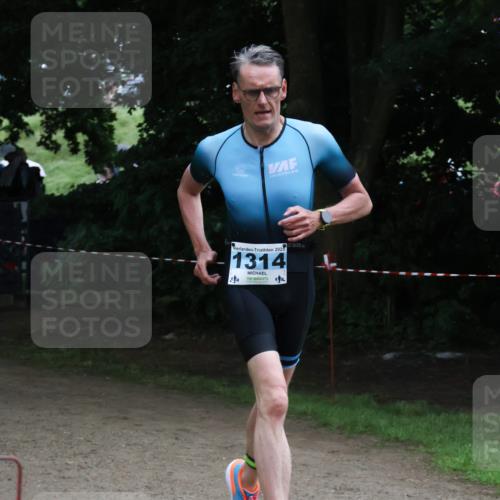 21.06.2025 - 27. Vierlanden-Triathlon Lena Gebhardt http://msf.ph/oto/8001236 15.06.2025 14:05:11 Laufen 2025, 1314, 14 meine-sportfotos.de