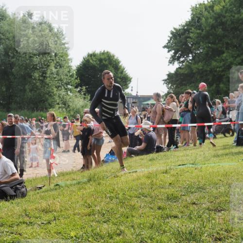 15.06.2025 - 27. Vierlanden-Triathlon KatJ http://msf.ph/oto/8001250 15.06.2025 09:57:35 Schwimmen 287, 298, 309, 324 meine-sportfotos.de