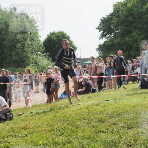 15.06.2025 - 27. Vierlanden-Triathlon KatJ http://msf.ph/oto/8001269 15.06.2025 09:57:35 Schwimmen 287, 298, 309, 324 meine-sportfotos.de