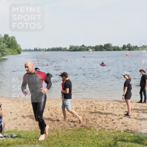 21.06.2025 - 27. Vierlanden-Triathlon MichiJ http://msf.ph/oto/8001277 15.06.2026 10:04:24 Schwimmen 416, 426, 453, 464 meine-sportfotos.de