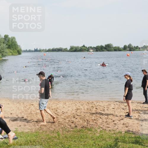 21.06.2025 - 27. Vierlanden-Triathlon MichiJ http://msf.ph/oto/8001292 15.06.2026 10:04:25 Schwimmen 416, 426, 453, 464 meine-sportfotos.de