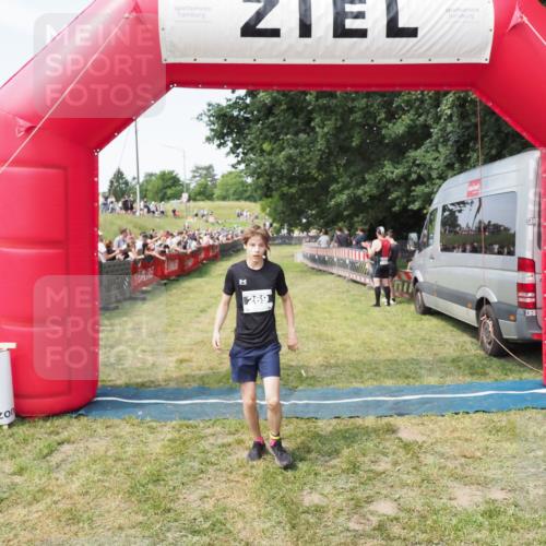 21.06.2025 - 27. Vierlanden-Triathlon MichiJ http://msf.ph/oto/8001294 15.06.2026 11:25:31 Ziel 269, 570 meine-sportfotos.de