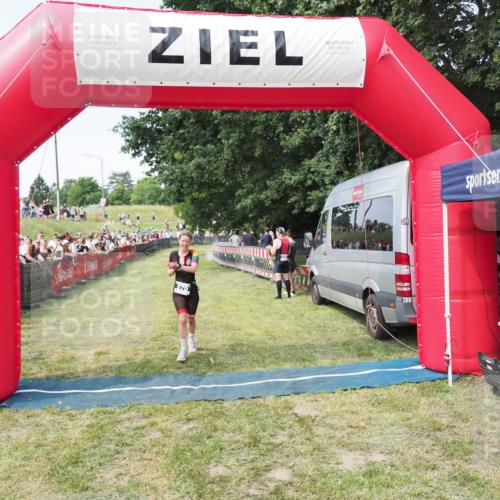 21.06.2025 - 27. Vierlanden-Triathlon MichiJ http://msf.ph/oto/8001299 15.06.2026 11:25:35 Ziel 269, 570 meine-sportfotos.de