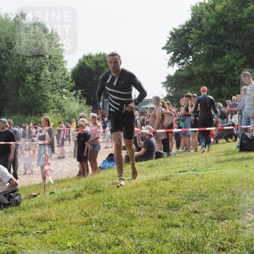 15.06.2025 - 27. Vierlanden-Triathlon KatJ http://msf.ph/oto/8001310 15.06.2025 09:57:35 Schwimmen 287, 298, 309, 324 meine-sportfotos.de