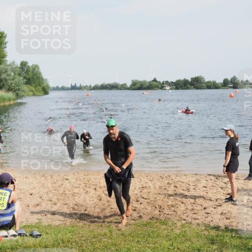 21.06.2025 - 27. Vierlanden-Triathlon MichiJ http://msf.ph/oto/8001387 15.06.2026 10:04:34 Schwimmen 390, 404, 452 meine-sportfotos.de