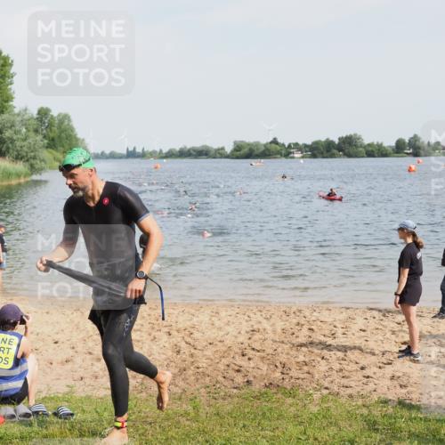 21.06.2025 - 27. Vierlanden-Triathlon MichiJ http://msf.ph/oto/8001421 15.06.2026 10:04:35 Schwimmen 390, 404, 452 meine-sportfotos.de