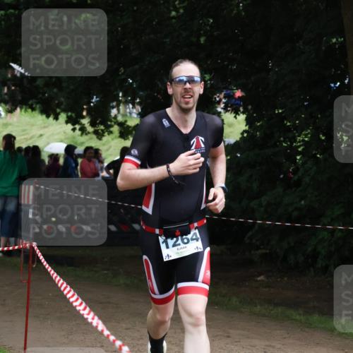 21.06.2025 - 27. Vierlanden-Triathlon Lena Gebhardt http://msf.ph/oto/8001429 15.06.2025 14:06:09 Laufen 1264 meine-sportfotos.de