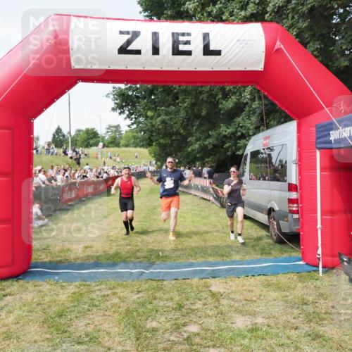 21.06.2025 - 27. Vierlanden-Triathlon MichiJ http://msf.ph/oto/8001446 15.06.2026 11:25:50 Ziel 622 meine-sportfotos.de