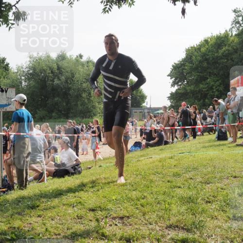15.06.2025 - 27. Vierlanden-Triathlon KatJ http://msf.ph/oto/8001452 15.06.2025 09:57:36 Schwimmen 287, 298, 309, 324, 340 meine-sportfotos.de