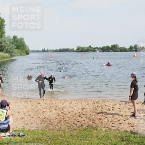 21.06.2025 - 27. Vierlanden-Triathlon MichiJ http://msf.ph/oto/8001465 15.06.2026 10:04:37 Schwimmen 390, 404, 452 meine-sportfotos.de
