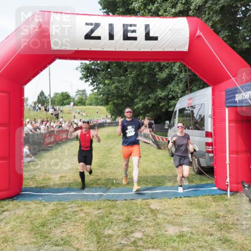 21.06.2025 - 27. Vierlanden-Triathlon MichiJ http://msf.ph/oto/8001492 15.06.2026 11:25:51 Ziel 622 meine-sportfotos.de