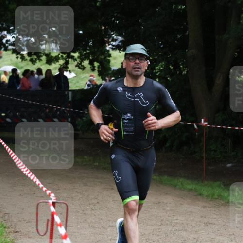 21.06.2025 - 27. Vierlanden-Triathlon Lena Gebhardt http://msf.ph/oto/8001498 15.06.2025 14:06:21 Laufen  meine-sportfotos.de