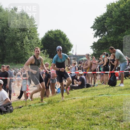 15.06.2025 - 27. Vierlanden-Triathlon KatJ http://msf.ph/oto/8001514 15.06.2025 09:57:41 Schwimmen 287, 298, 309, 340 meine-sportfotos.de