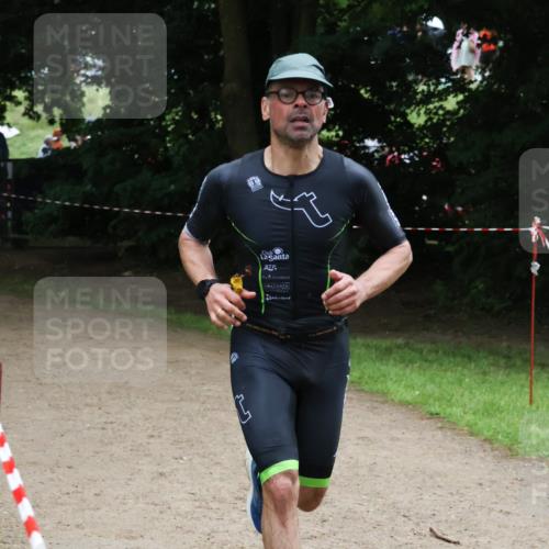 21.06.2025 - 27. Vierlanden-Triathlon Lena Gebhardt http://msf.ph/oto/8001535 15.06.2025 14:06:21 Laufen  meine-sportfotos.de