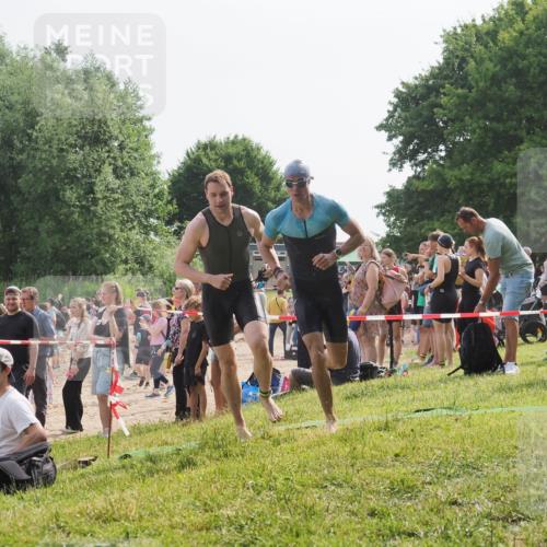 15.06.2025 - 27. Vierlanden-Triathlon KatJ http://msf.ph/oto/8001536 15.06.2025 09:57:42 Schwimmen 287, 298, 309, 340 meine-sportfotos.de