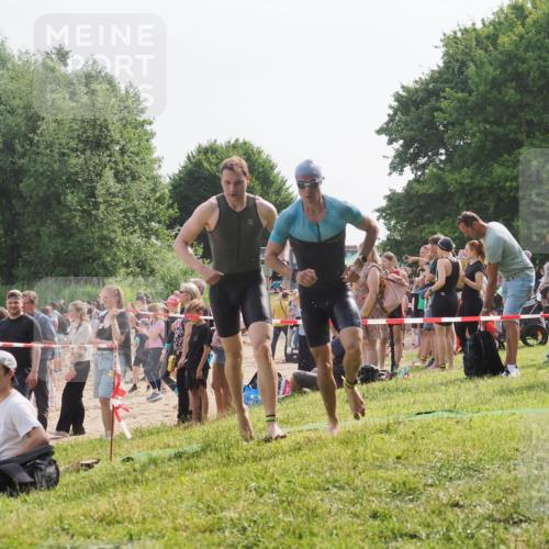 15.06.2025 - 27. Vierlanden-Triathlon KatJ http://msf.ph/oto/8001548 15.06.2025 09:57:42 Schwimmen 287, 298, 309, 340 meine-sportfotos.de