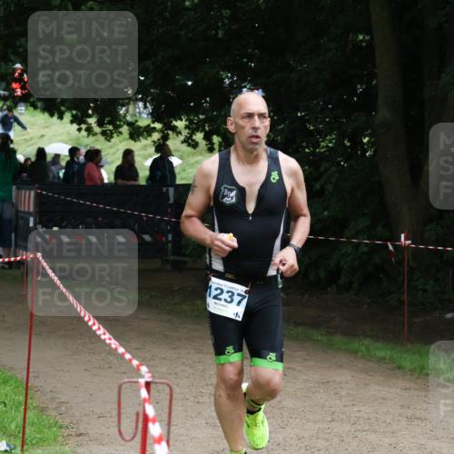 21.06.2025 - 27. Vierlanden-Triathlon Lena Gebhardt http://msf.ph/oto/8001552 15.06.2025 14:06:39 Laufen 1237 meine-sportfotos.de