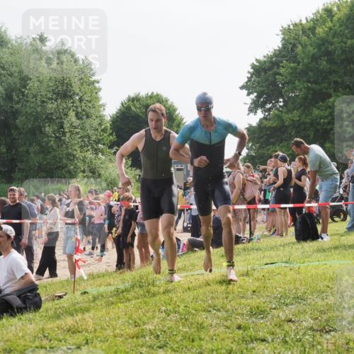 15.06.2025 - 27. Vierlanden-Triathlon KatJ http://msf.ph/oto/8001560 15.06.2025 09:57:42 Schwimmen 287, 298, 309, 340 meine-sportfotos.de