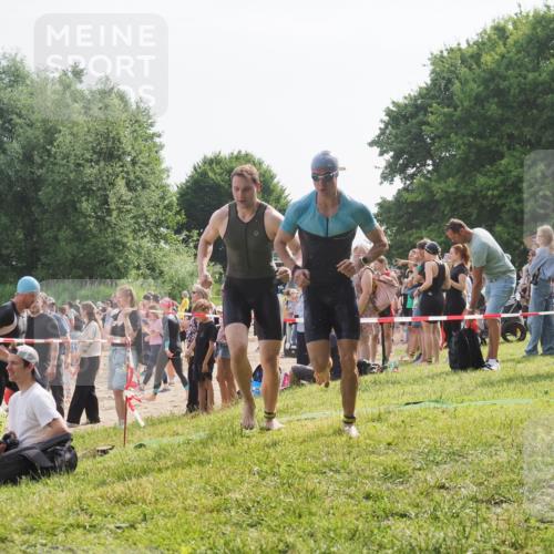 15.06.2025 - 27. Vierlanden-Triathlon KatJ http://msf.ph/oto/8001570 15.06.2025 09:57:42 Schwimmen 287, 298, 309, 340 meine-sportfotos.de