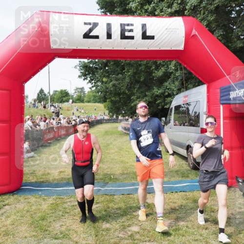 21.06.2025 - 27. Vierlanden-Triathlon MichiJ http://msf.ph/oto/8001574 15.06.2026 11:25:51 Ziel 622 meine-sportfotos.de