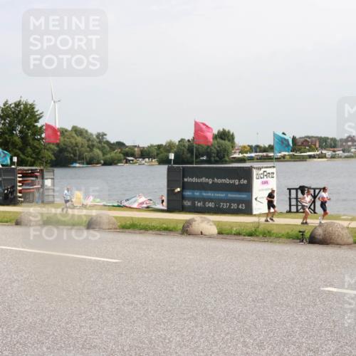 21.06.2025 - 27. Vierlanden-Triathlon H.Heesch http://msf.ph/oto/8001605 15.06.2025 11:45:39 Radfahren 645, 728, 733 meine-sportfotos.de