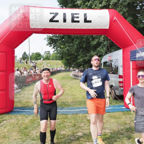 21.06.2025 - 27. Vierlanden-Triathlon MichiJ http://msf.ph/oto/8001610 15.06.2026 11:25:52 Ziel 622 meine-sportfotos.de