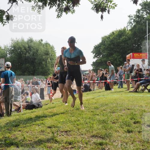 15.06.2025 - 27. Vierlanden-Triathlon KatJ http://msf.ph/oto/8001611 15.06.2025 09:57:43 Schwimmen 287, 298, 309, 340, 827 meine-sportfotos.de