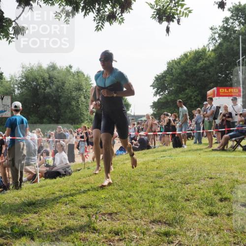 15.06.2025 - 27. Vierlanden-Triathlon KatJ http://msf.ph/oto/8001623 15.06.2025 09:57:43 Schwimmen 287, 298, 309, 340, 827 meine-sportfotos.de