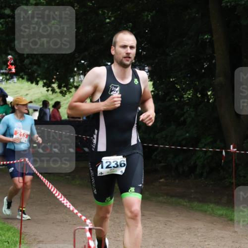 21.06.2025 - 27. Vierlanden-Triathlon Lena Gebhardt http://msf.ph/oto/8001630 15.06.2025 14:06:41 Laufen 1236 meine-sportfotos.de