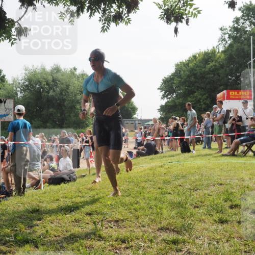 15.06.2025 - 27. Vierlanden-Triathlon KatJ http://msf.ph/oto/8001634 15.06.2025 09:57:43 Schwimmen 287, 298, 309, 340, 827 meine-sportfotos.de