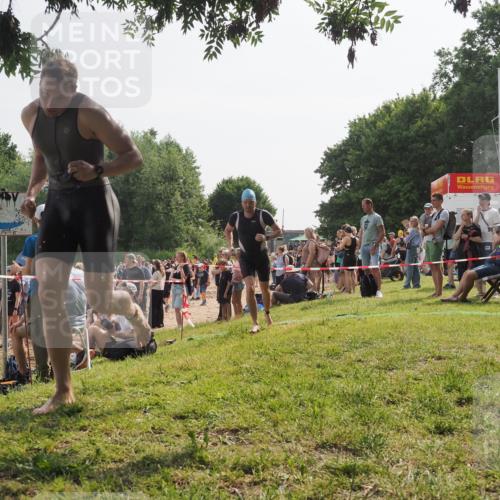 15.06.2025 - 27. Vierlanden-Triathlon KatJ http://msf.ph/oto/8001640 15.06.2025 09:57:44 Schwimmen 287, 298, 309, 340, 827 meine-sportfotos.de