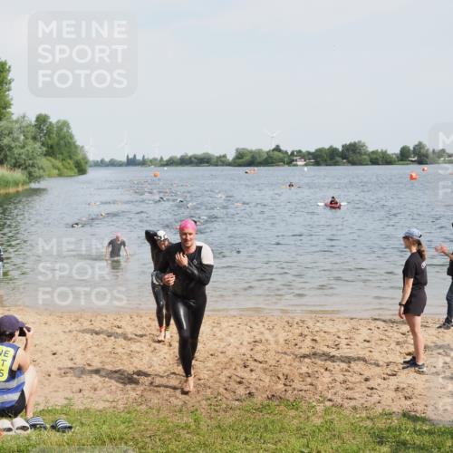 21.06.2025 - 27. Vierlanden-Triathlon MichiJ http://msf.ph/oto/8001643 15.06.2026 10:04:40 Schwimmen 390, 404, 452 meine-sportfotos.de