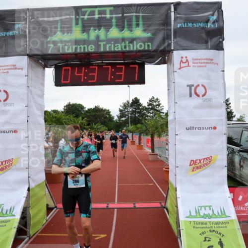 15.06.2025 - 7 Türme Triathlon Michael Strokosch http://msf.ph/oto/8001646 15.06.2025 14:37:37 Ziel 386, 585, 607 meine-sportfotos.de