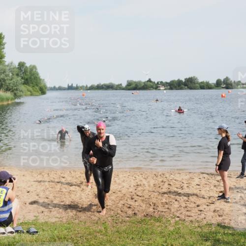 21.06.2025 - 27. Vierlanden-Triathlon MichiJ http://msf.ph/oto/8001653 15.06.2026 10:04:40 Schwimmen 390, 404, 452 meine-sportfotos.de