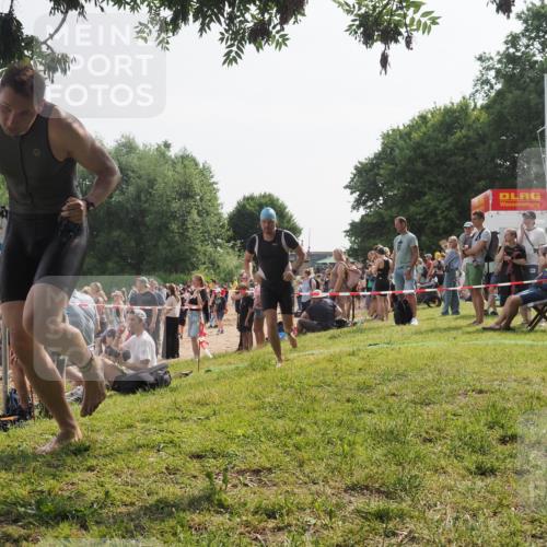 15.06.2025 - 27. Vierlanden-Triathlon KatJ http://msf.ph/oto/8001658 15.06.2025 09:57:44 Schwimmen 287, 298, 309, 340, 827 meine-sportfotos.de