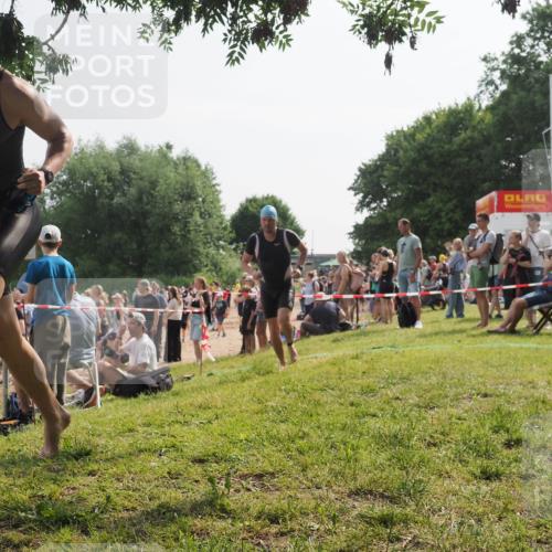 15.06.2025 - 27. Vierlanden-Triathlon KatJ http://msf.ph/oto/8001674 15.06.2025 09:57:44 Schwimmen 287, 298, 309, 340, 827 meine-sportfotos.de
