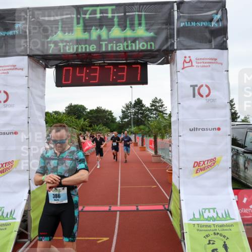 15.06.2025 - 7 Türme Triathlon Michael Strokosch http://msf.ph/oto/8001676 15.06.2025 14:37:37 Ziel 386, 585, 607 meine-sportfotos.de