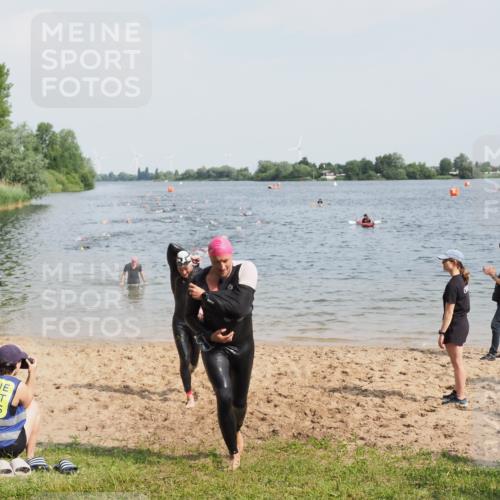 21.06.2025 - 27. Vierlanden-Triathlon MichiJ http://msf.ph/oto/8001684 15.06.2026 10:04:41 Schwimmen 390, 404, 452 meine-sportfotos.de