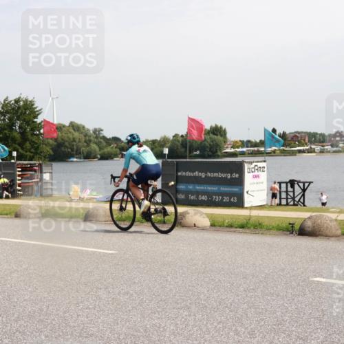 21.06.2025 - 27. Vierlanden-Triathlon H.Heesch http://msf.ph/oto/8001686 15.06.2025 11:46:10 Radfahren 32, 658, 803 meine-sportfotos.de