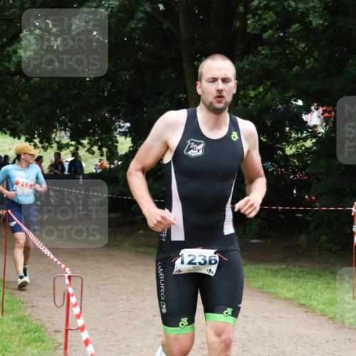 21.06.2025 - 27. Vierlanden-Triathlon Lena Gebhardt http://msf.ph/oto/8001694 15.06.2025 14:06:42 Laufen 1236 meine-sportfotos.de