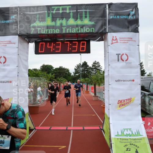 15.06.2025 - 7 Türme Triathlon Michael Strokosch http://msf.ph/oto/8001696 15.06.2025 14:37:38 Ziel 386, 585, 607 meine-sportfotos.de
