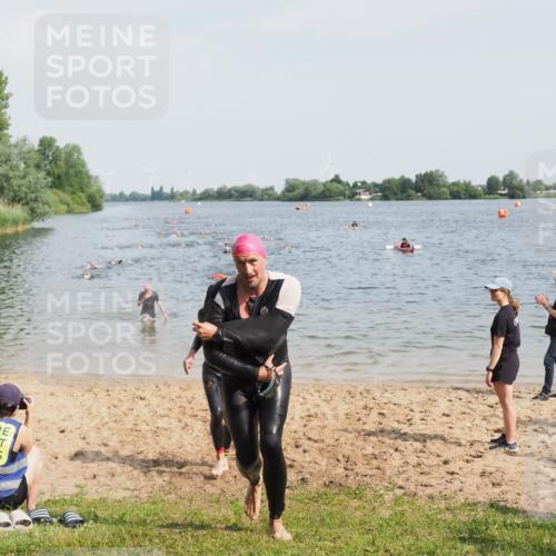 21.06.2025 - 27. Vierlanden-Triathlon MichiJ http://msf.ph/oto/8001708 15.06.2026 10:04:42 Schwimmen 390, 404, 452 meine-sportfotos.de